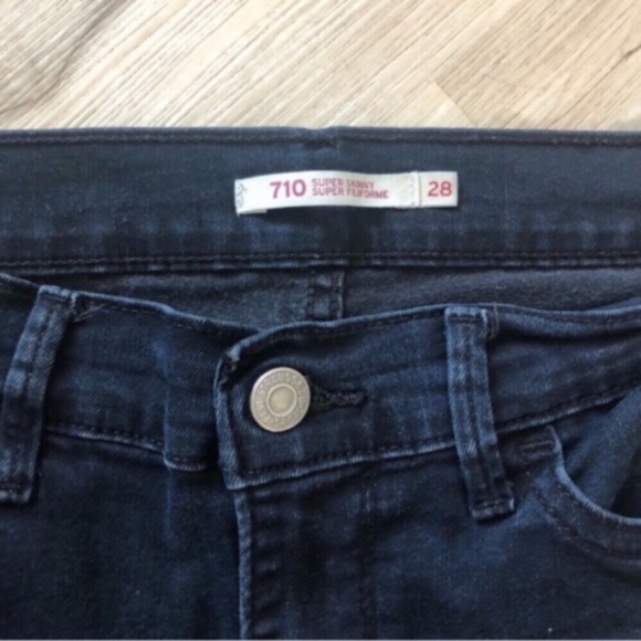 Levi’s Dark Wash Super Skinny Jeans - Picture 6 of 10